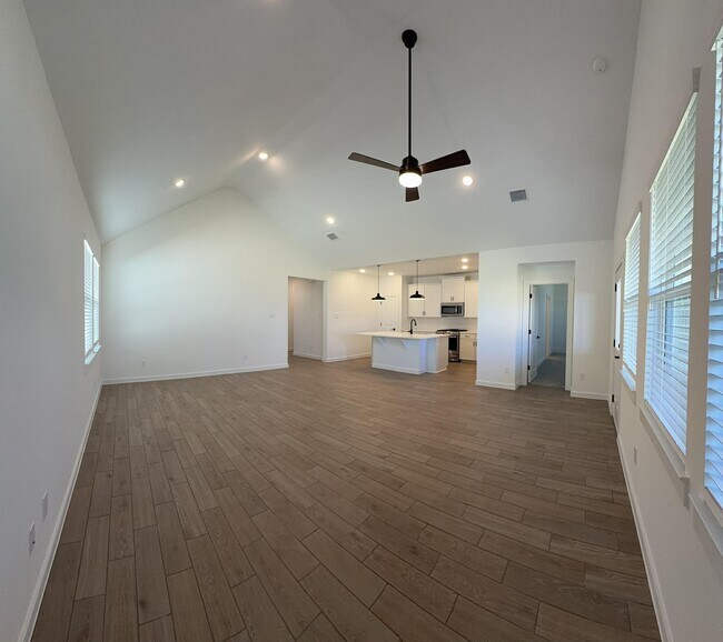 Building Photo - 4819 Legends Bay Dr