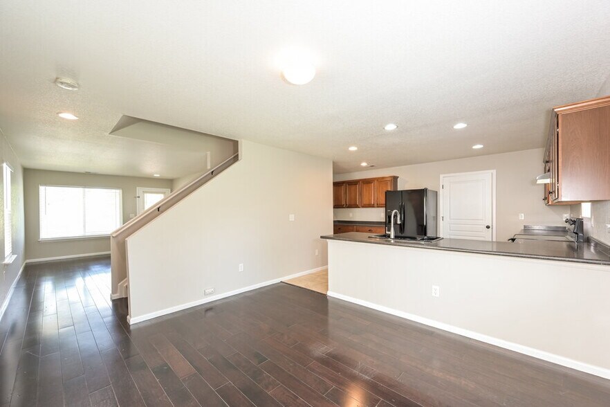 Building Photo - 2355 Coach House Loop