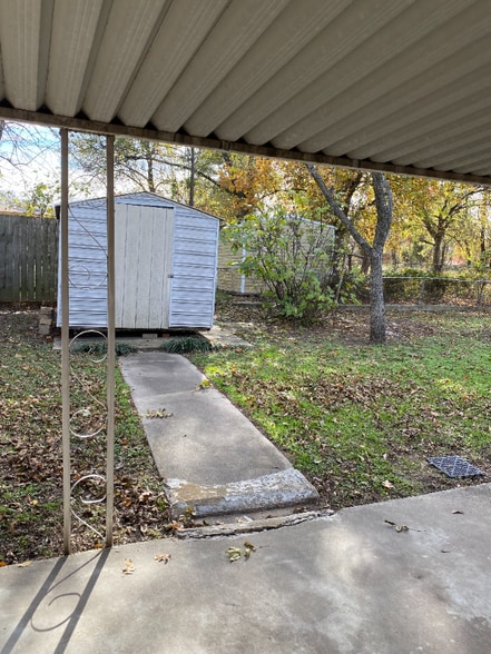 Building Photo - 137 Hardy Ave