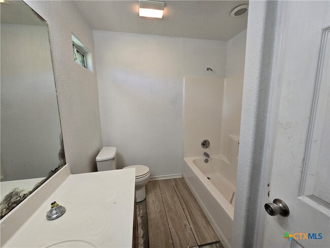 Building Photo - 761 Sheffield Rd