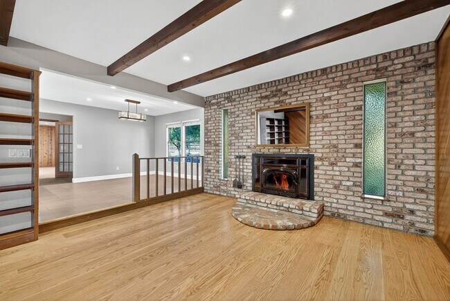 Building Photo - Charming 3-Bed / 2-Bath Retreat on Over an Acre in Sebastopol