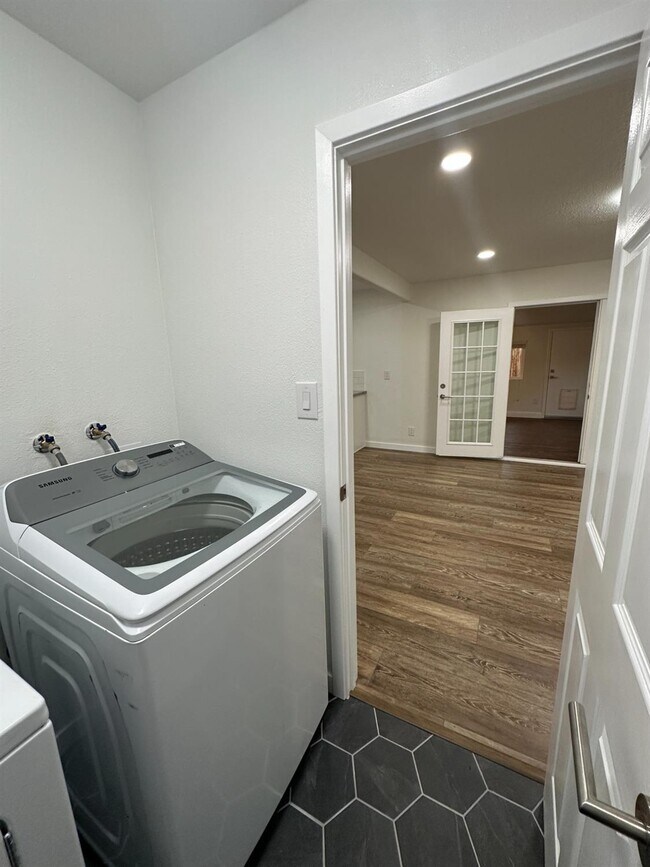 Building Photo - 4554 N Manila Ave