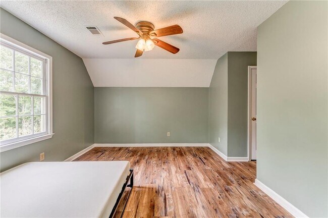 Building Photo - 58 Regent Ct