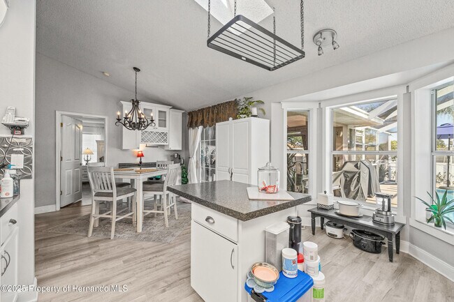 Building Photo - 4052 Montano Ave