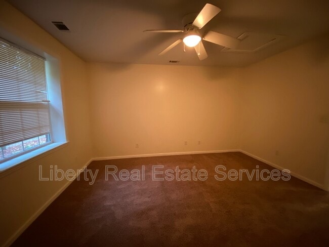 Building Photo - 127 Rolland St