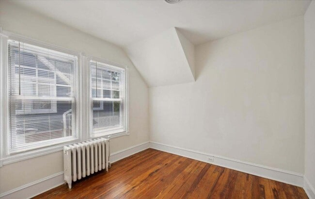 Building Photo - right and spacious 4-bedroom