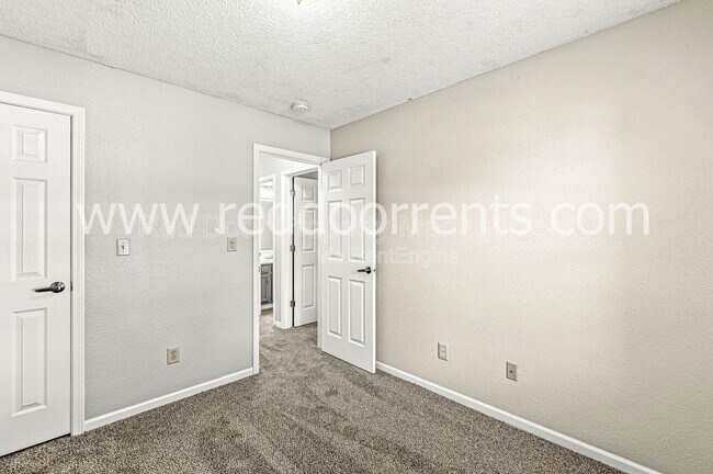 Building Photo - 6421 Longhorn Ct