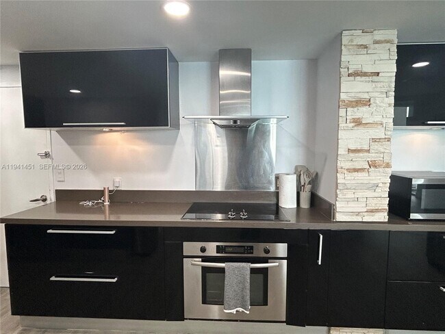 Building Photo - 4001 S Ocean Dr