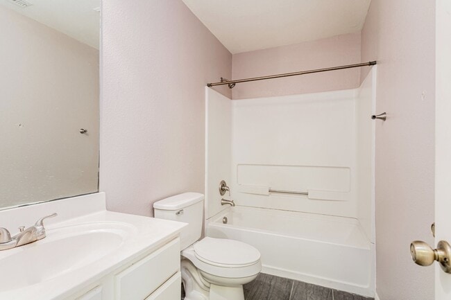 Building Photo - Spacious 4BD/2.5BA Two-Story Home with Lar...
