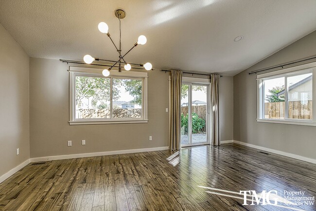 Building Photo - Stylish One-Level Living in East Vancouver!