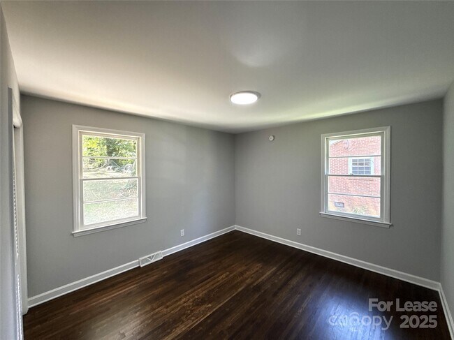 Building Photo - 5320 Dolphin Ln