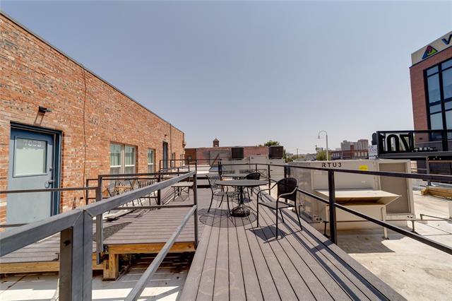 Building Photo - 725 W Magnolia Ave