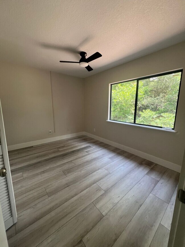 Building Photo - Spacious 4-Bedroom Pool Home in Desirable Winter Springs!