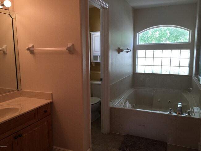 Building Photo - 3582 Tipperary Dr