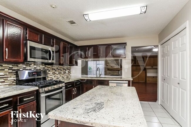 Building Photo - 123 S Village Knoll Cir