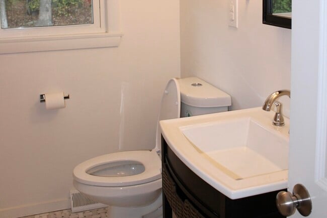 Building Photo - 61 Alton St