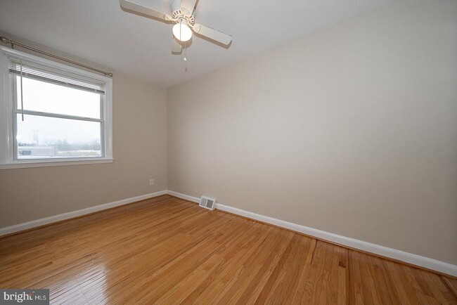 Building Photo - 130 Ivy Ct