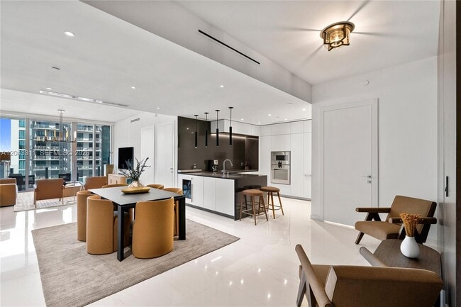 Building Photo - 300 Biscayne Blvd Way