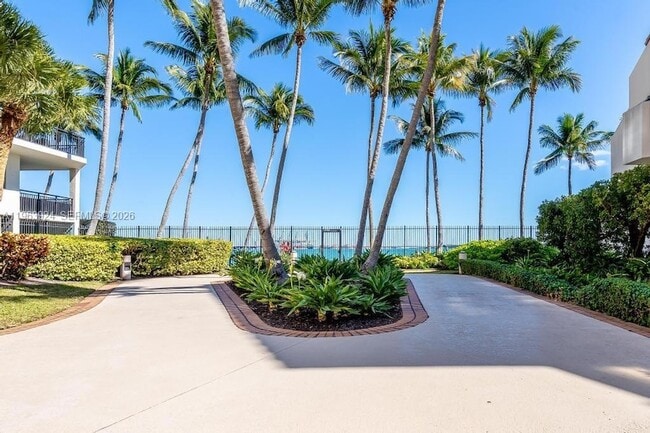 Building Photo - 540 Brickell Key Dr