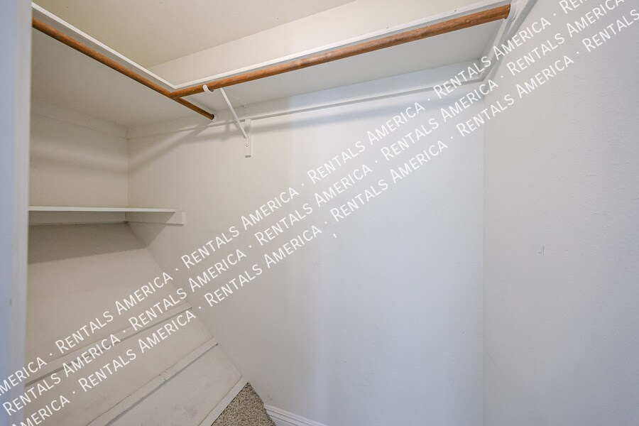 Building Photo - 8825 S 48th St