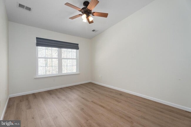 Building Photo - 7123 Elm Ct