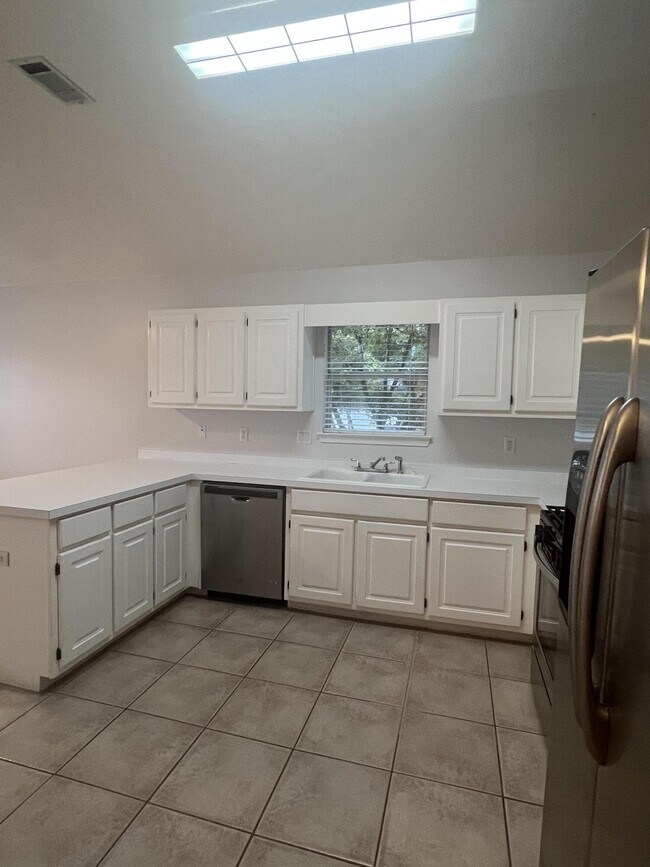 Building Photo - 4204 White Tail Cir