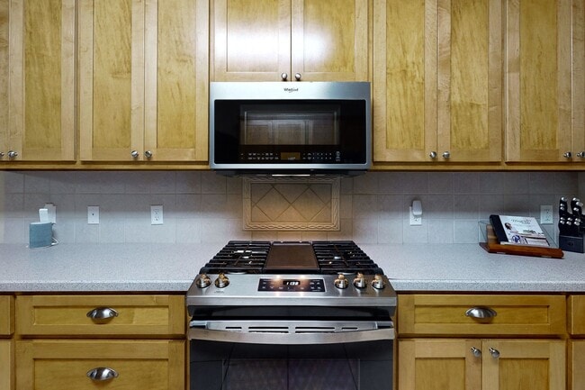 Building Photo - 3 bedroom, 2 bathroom home in the Castlega...