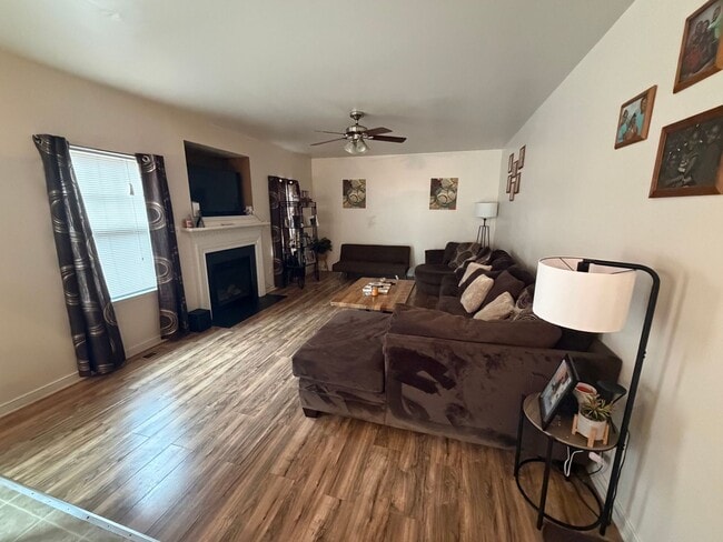 Building Photo - 3 Bdrm/2.5 Bth Home Located Close to I-95