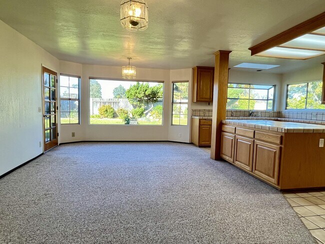 Building Photo - 3105 Blenkarne Dr