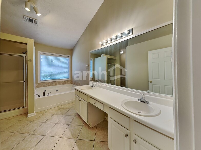 Building Photo - 3270 Hampton Trace Ct