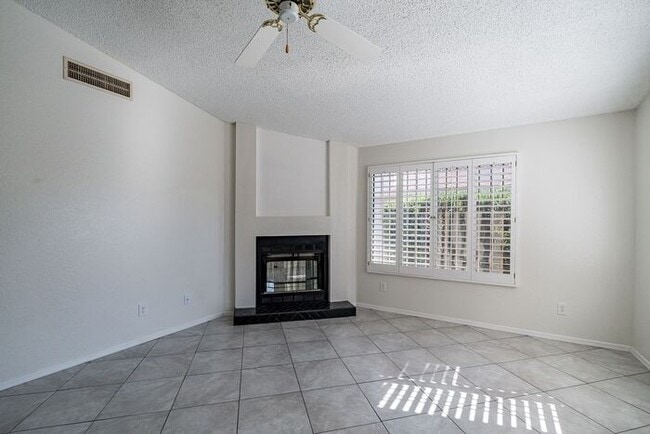 Building Photo - 2434 N Palo Hacha Dr