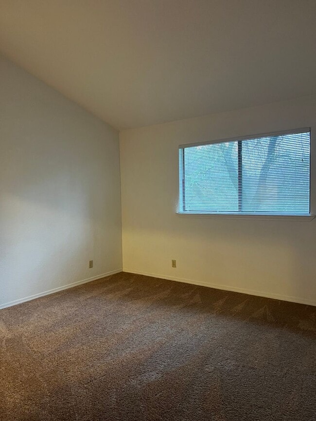 Building Photo - SPACIOUS 2 BEDROOM CONDO - BOTH HAVE ENSUITES!