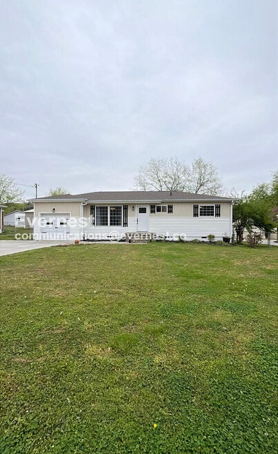 Building Photo - 362 David St