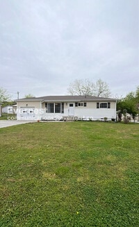 Building Photo - 362 David St