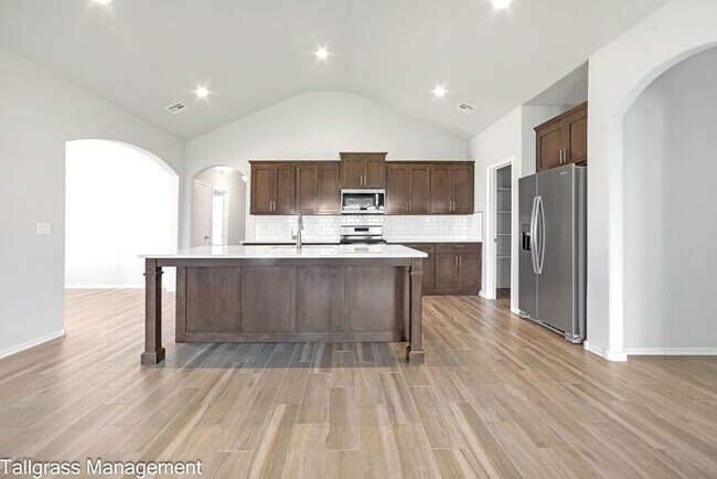 Building Photo - Elegant Living Awaits at Tacoma in Owasso