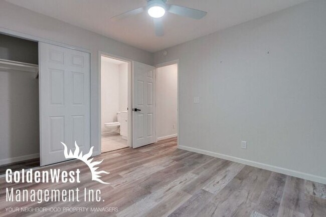 Building Photo - Stunning Two-Story 2Bdm 2.5Ba Townhome in ...