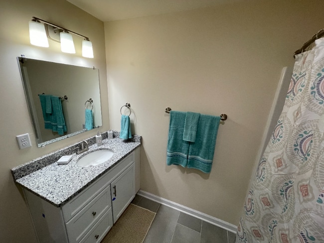 Building Photo - 540 Northend Dr