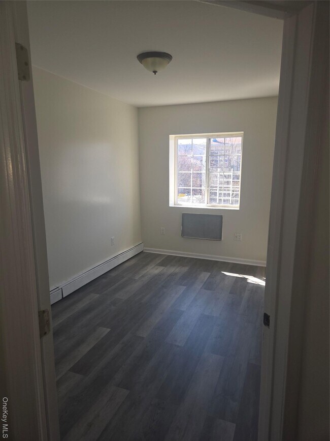 Building Photo - 404 E 54th St