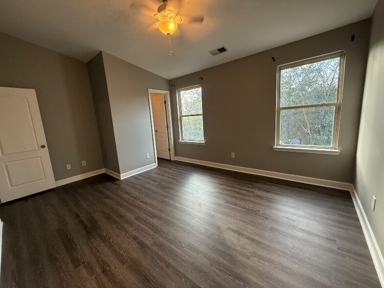 Building Photo - 5410 Perlou Ln