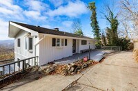 Building Photo - 200 Bent Tree Rd