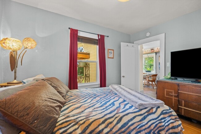 Building Photo - 840 N Farragut St