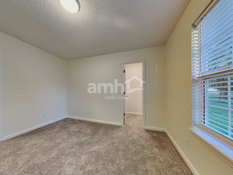 Building Photo - 2744 Branigan Creek Blvd
