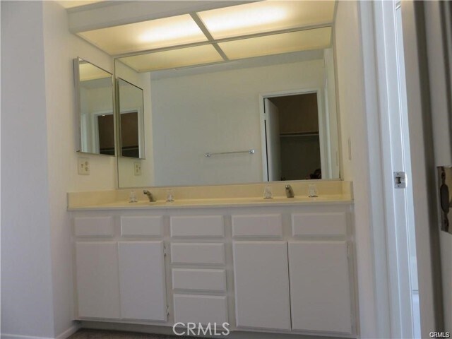 Building Photo - 2931 Plaza del Amo