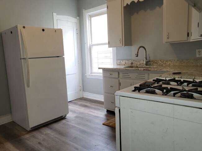 Building Photo - 1651 N Central Ave