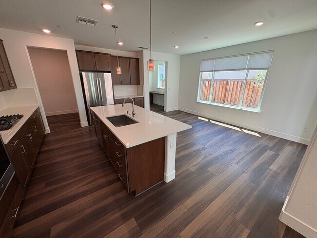 Building Photo - Beautiful 4 Bedroom 3 Bath Brentwood Home With SOLAR