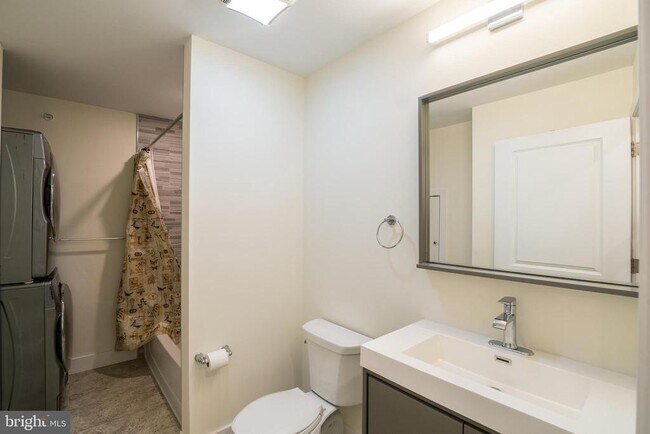 Building Photo - 2444 Frankford Ave