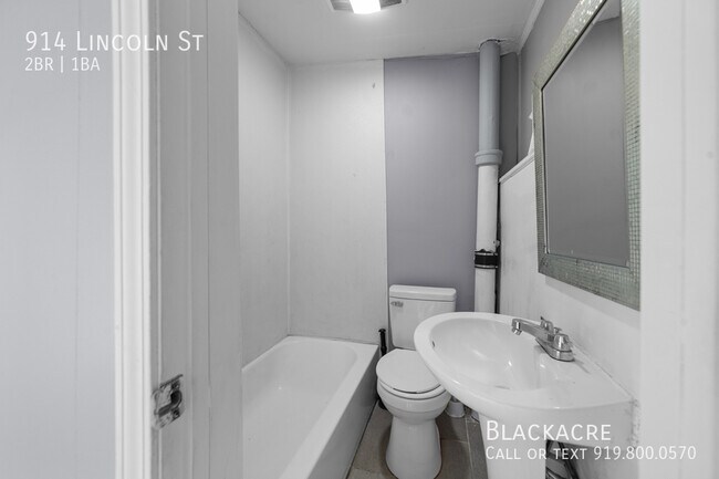 Building Photo - 914 Lincoln St