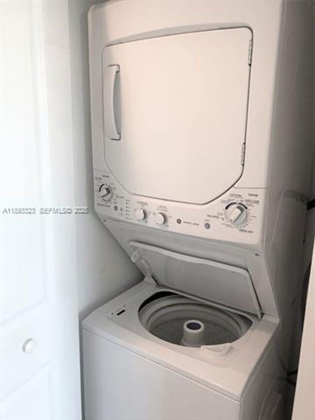 Building Photo - 7900 Harbor Island Dr