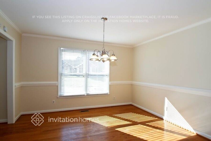 Building Photo - 1811 Southridge Dr