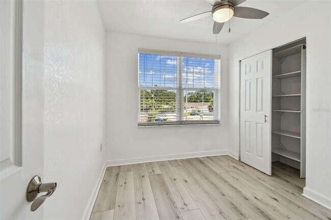 Building Photo - 587 Shady Grove Dr